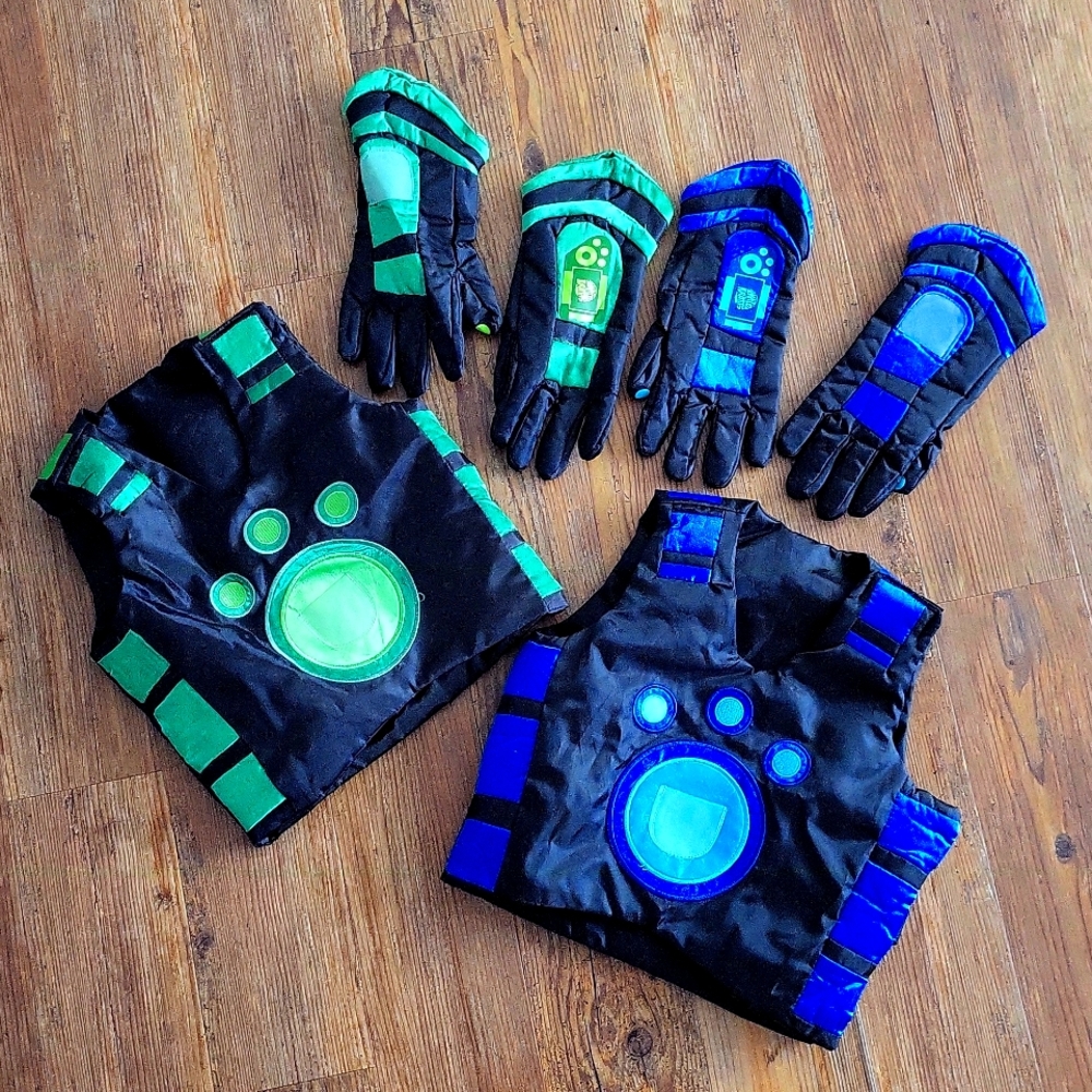 Wild Kratts vest & gloves